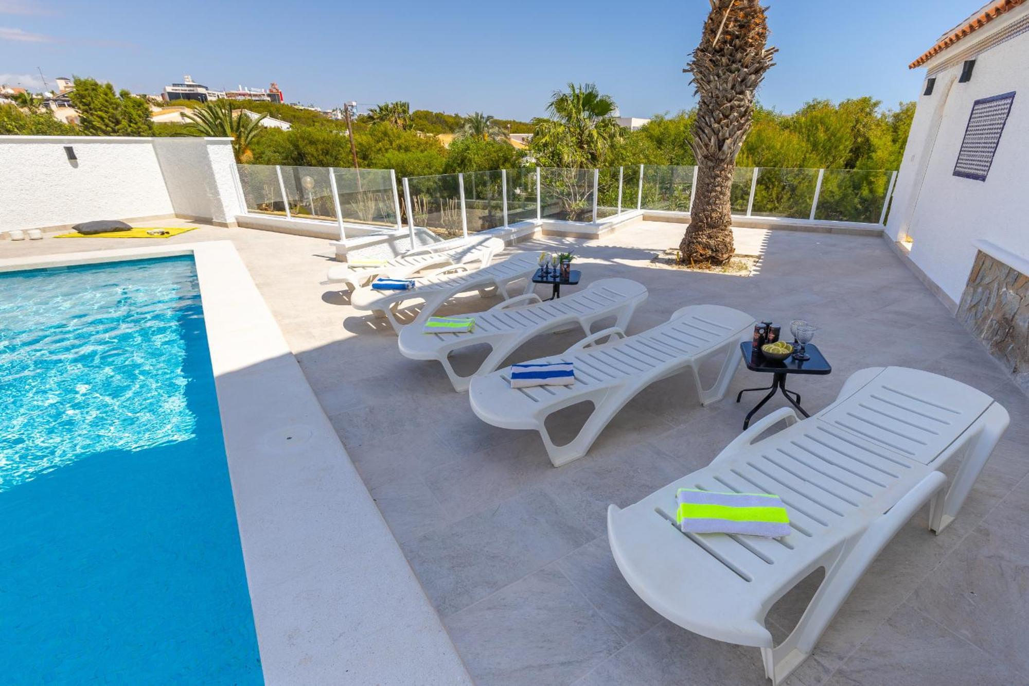 Fidalsa Grand Mediterranean Beachfront Villa Playa Flamenca Exterior photo